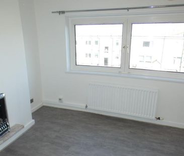 3 bedroom flat to rent - Photo 2