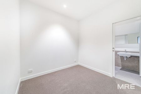 1611/199 William Street, Melbourne - Photo 4