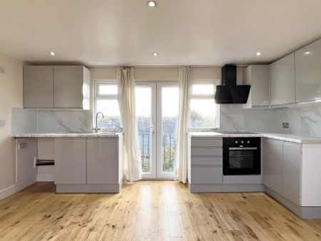 3 bedroom flat to rent - Photo 4