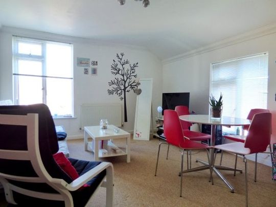 Victoria Road North, Southsea - Photo 1