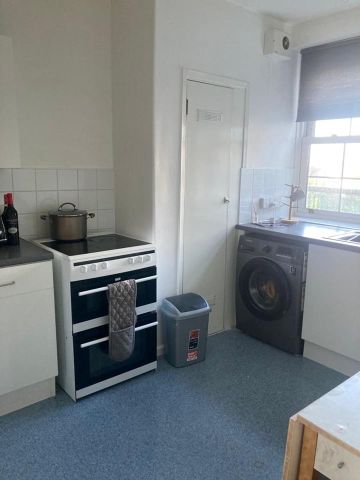 Room in a Shared Flat, Bourne House, SW4 - Photo 4