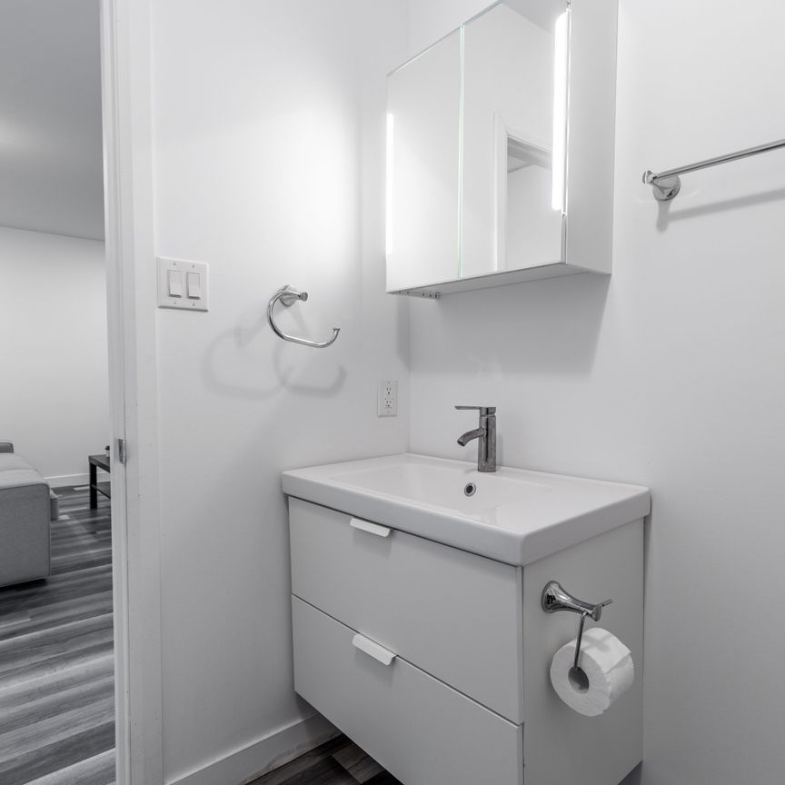 For Lease - 865 Tavistock Road Unit# B, Britannia Heights - Queensway Terrace N and Area, Ontario - Photo 1