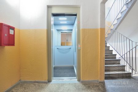 Komfortowe m. na Os.Zawadzkiego z odzielną kuchnią - Zdjęcie 2