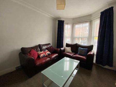 3 bedroom terraced house to rent - Photo 4