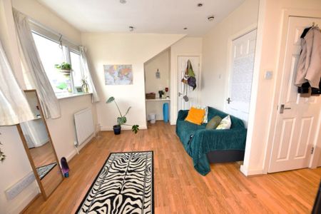 3 bedroom House in Haddon Avenue, Leeds - Photo 2