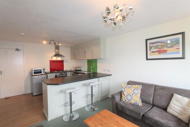 6 bedroom flat to rent - Photo 1