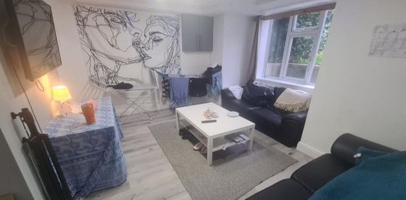 6 Bed - 48 Brudenell Mount, Hyde Park, Leeds - LS6 1HS - Student - Photo 2