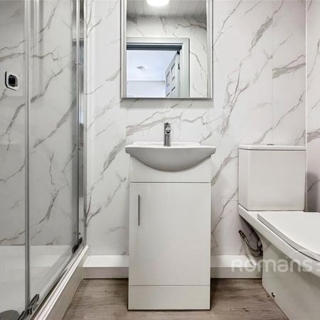 1 bedroom in a flat share to rent - Photo 3