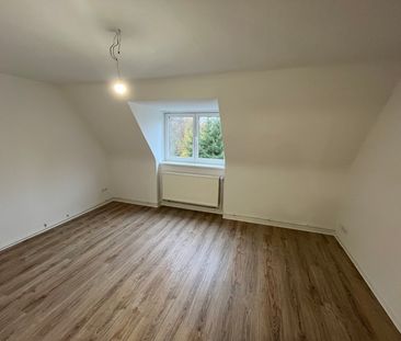 Für die kleine Familie - gemütliche 2,5-Zimmer-Wohnung im Dachgeschoss - Photo 1