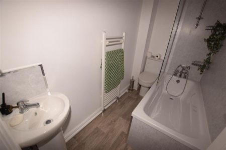 3 bedroom terraced house to rent - Photo 5