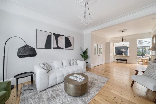 5 bedroom house to rent - Photo 1