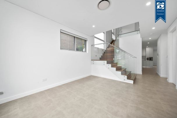 Near-New Modern Family Home - Photo 1