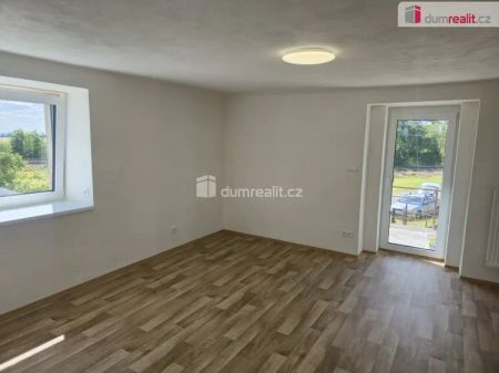 Pronájem bytu 3+1 Všejany - Photo 2