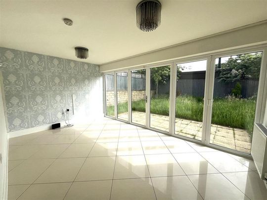 4 bedroom detached house to rent - Photo 1