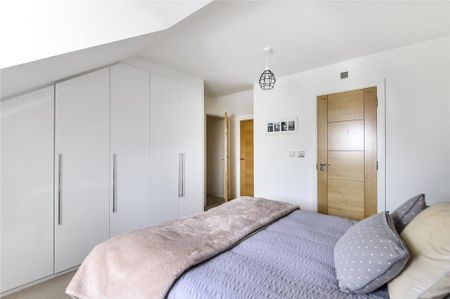 4 bedroom semi-detached house to rent - Photo 2