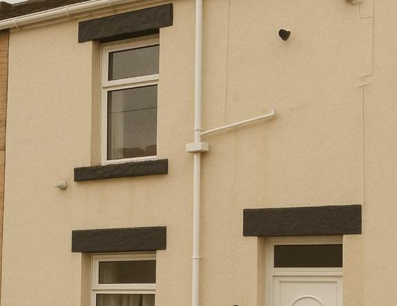 2 bedroom terraced house to rent - Photo 1