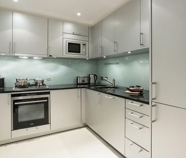 A spacious and well presented three bedroom apartment to rent in prestigious development in the heart of Knightsbridge, SW7 - Photo 6