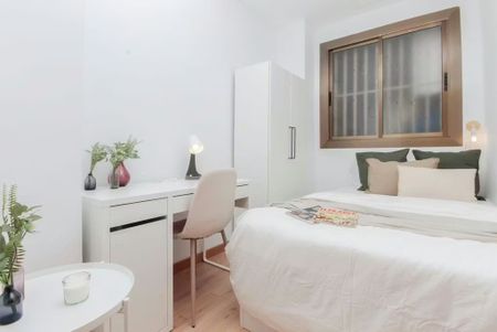 Plaça de Lesseps, Barcelona, Catalonia 08023 - Photo 3