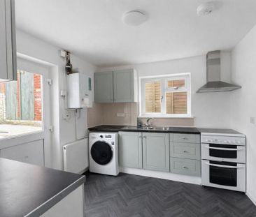 3 bedroom semi-detached house to rent - Photo 3