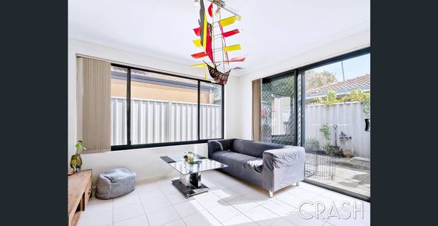 3x2 House in Mandurah near Beach! - Photo 1