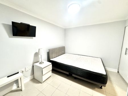 Kensington Gardens Square, Bayswater, W2 - Photo 3
