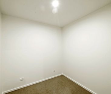 One Bedroom Plus Study Near The Foreshore! - Photo 3