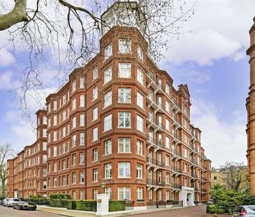 A spacious lateral second floor with lift, three bedroom apartment in a well maintained purpose built portered building in a quiet cul de sac - Photo 1