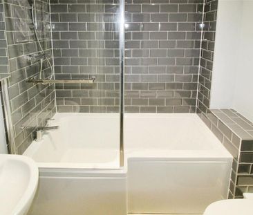 2 bedroom semi-detached house to rent - Photo 5