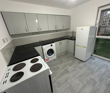 Cropthorne Avenue - Photo 2