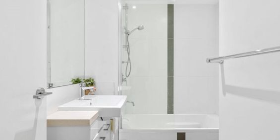 EXCELLENT LAYOUT 2 bedroom 2 bath apartment WITH car park - Photo 3