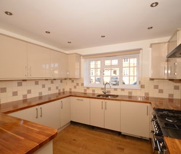 3 bedroom semi-detached house to rent - Photo 1