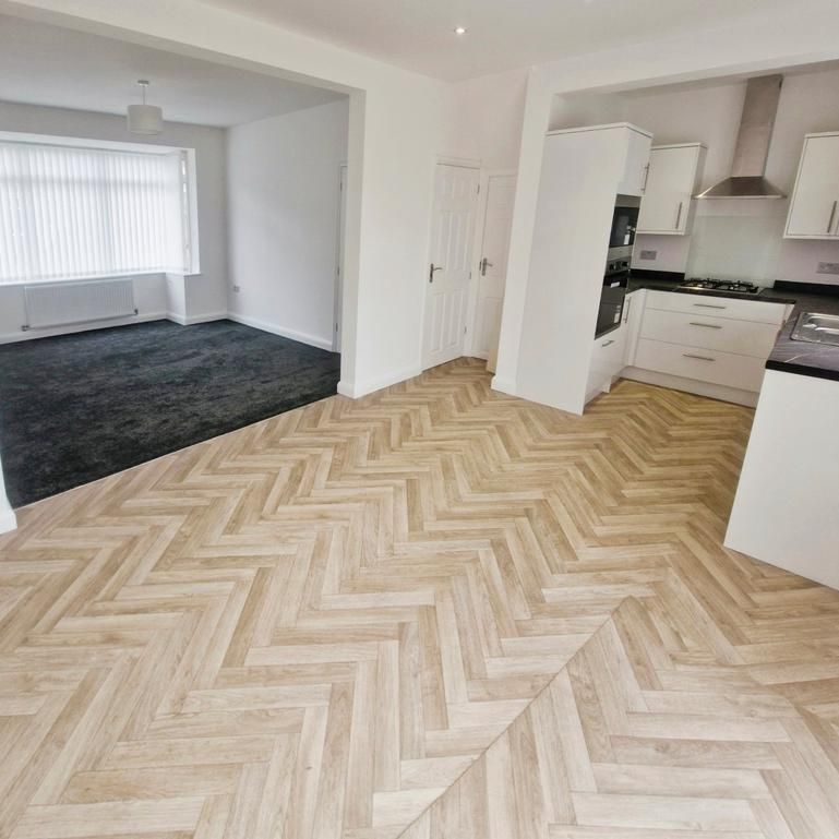 3 bedroom semi-detached house to rent - Photo 1