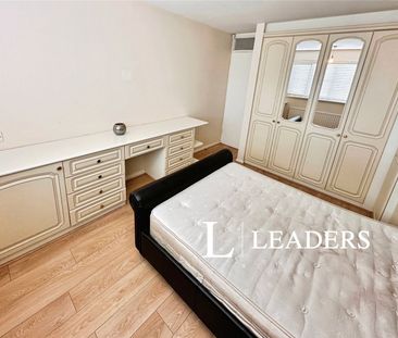 4 bedroom house to rent Long Meadow, Newcastle, ST5 - Photo 3