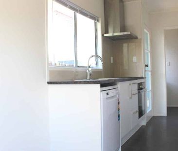 3 bedroom house in Unsworth Heights - Photo 3