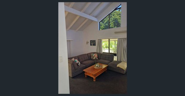 Spacious 4 Bedroom Family Home - Photo 1