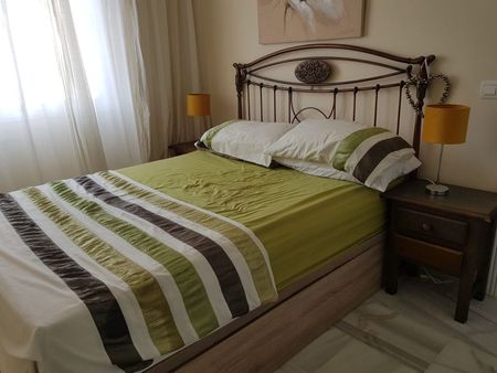 Spacious 3-Bedroom Townhouse for Long-Term Rent – Steps from the Beach - Photo 2