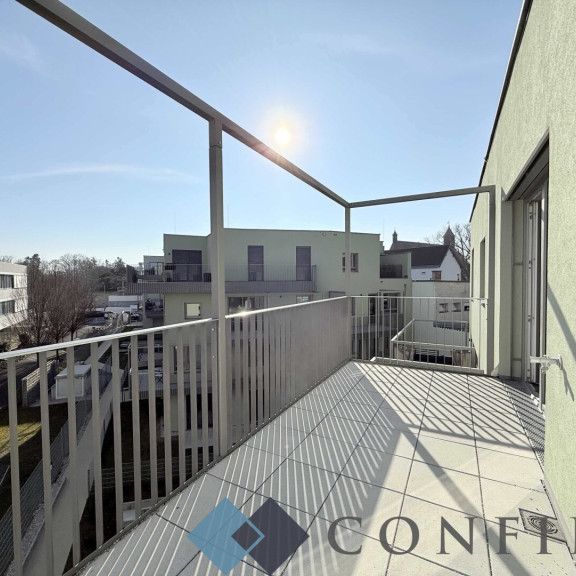 Sonnige DG - Wohnung mit Balkon und Terrasse in zentraler Lage von Wr. Neustadt! - Foto 1