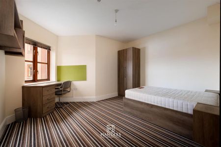 9 bedroom flat to rent - Photo 5