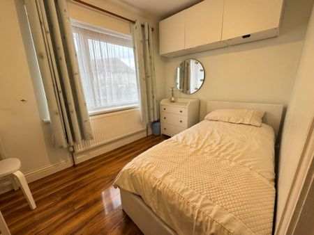 4 bedroom semi-detached house to rent - Photo 3