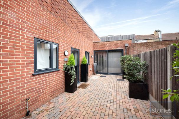 Elm Park, Stanmore - Photo 1