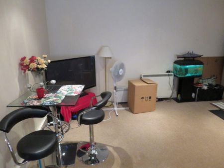 Studio to rent - Photo 2