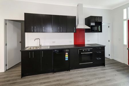 Aro Valley , Spacious 5 bedroom flat - Photo 4