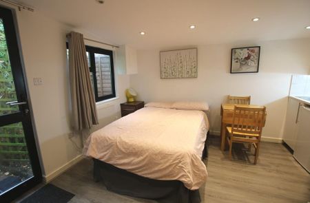 Studio to rent - Photo 2