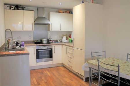 2 bedroom flat to rent - Photo 4