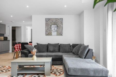 2 bedroom ground floor flat to rent - Photo 2