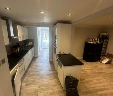 1 bedroom in a house share to rent - Photo 4