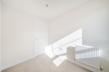 Ilex Drive, Fiddington Fields, Tewkesbury, Gloucestershire - Photo 2