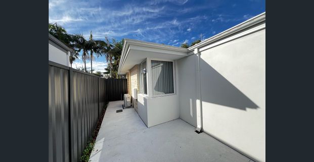 Brand-New Beauty by the Coodanup Foreshore! - Photo 1