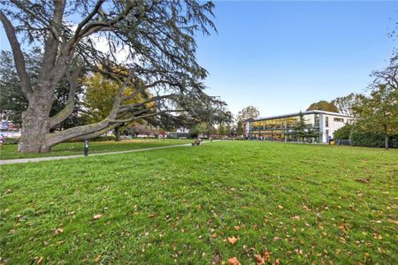 Sarnesfield Road, EN2, Middlesex - Photo 4