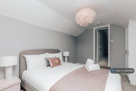 4 bedroom terraced house to rent - Photo 4